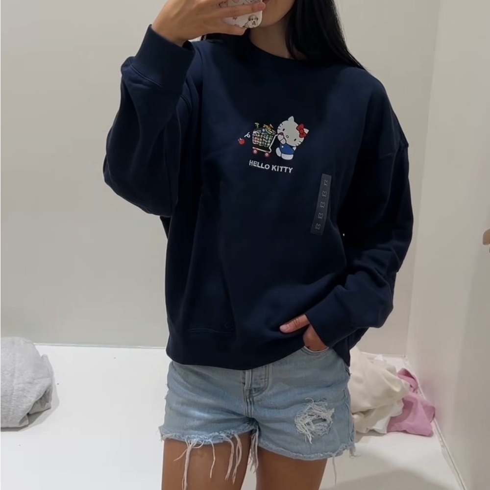 Uniqlo Hello Kitty Sanrio Characters Sweatshirt - Picture 7 of 14